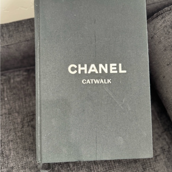 Chanel Table Book - Picture 1 of 5